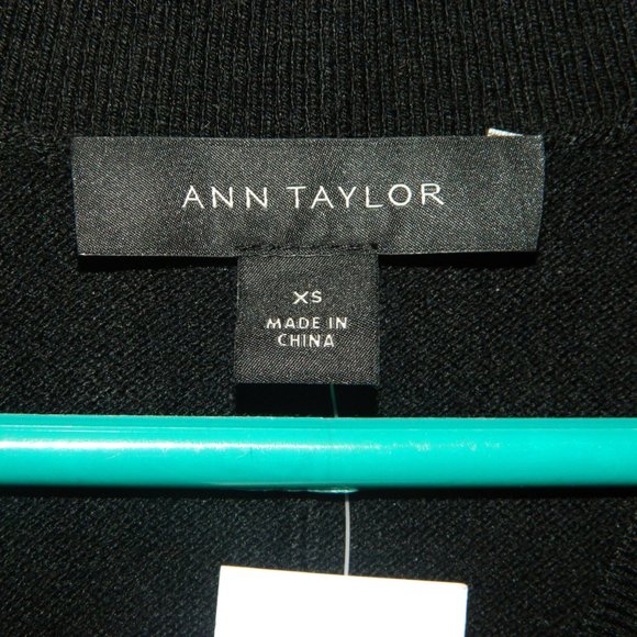 Ann Taylor Silk Blend Pullover V Neck Top Size XS NWT (JJ-28) - Picture 2 of 4